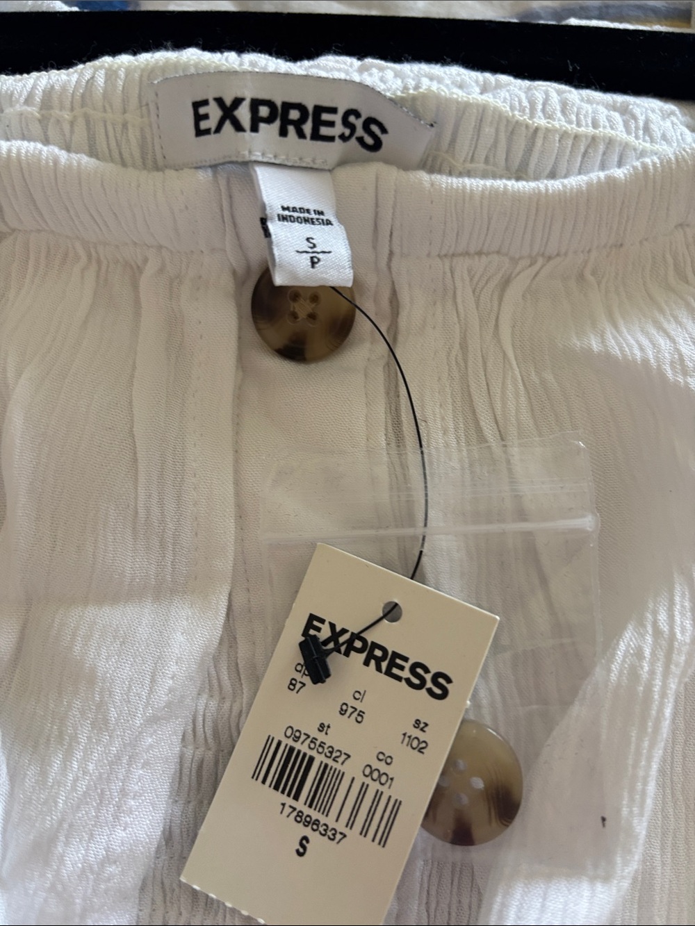 BNWT Express White Ruffle Button-Front Blouse - Picture 3 of 3
